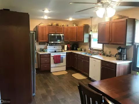 1407 E 17th St, Atlantic, IA 50022 photo 2