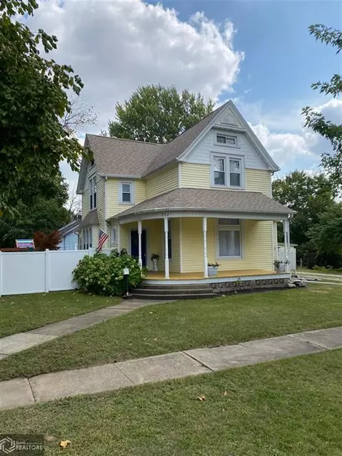 902 Wabash Ave, Carthage, IL 62321 photo 2