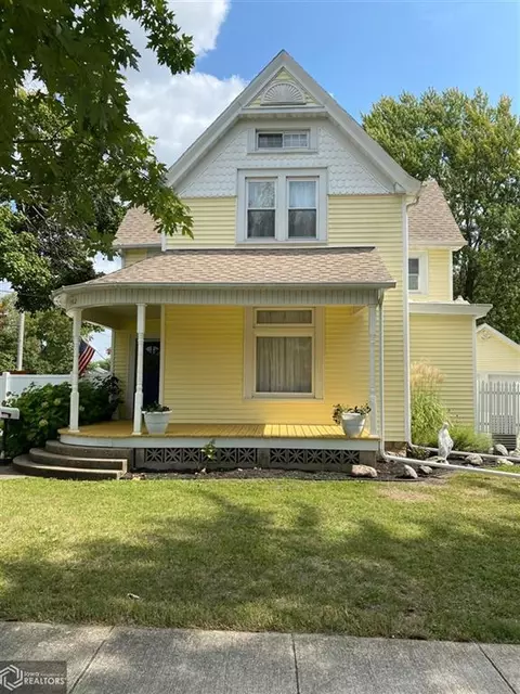 902 Wabash Ave, Carthage, IL 62321 photo 1