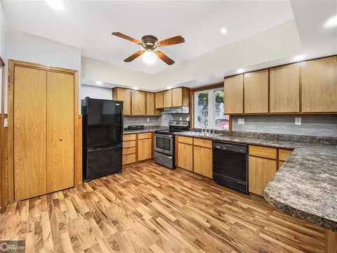 602 1st St NE, Hampton, IA 50441 photo 2