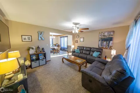 5309 Thackeray Dr, Ames, IA 50014 photo 2