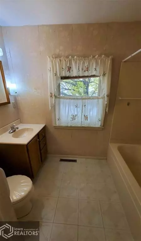 516 W 4th St, Odebolt, IA 51458 photo 5