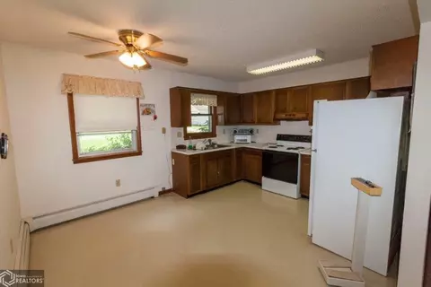 112 4th Ave NW, Hampton, IA 50441 photo 2
