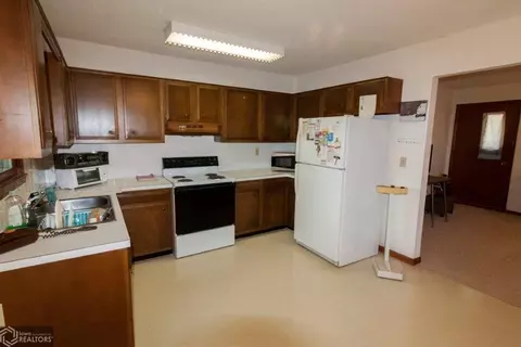 112 4th Ave NW, Hampton, IA 50441 photo 3