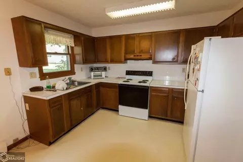 112 4th Ave NW, Hampton, IA 50441 photo 4