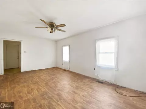 121 6th St NW, Hampton, IA 50441 photo 2