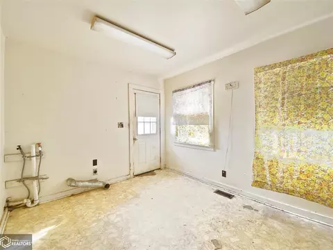 121 6th St NW, Hampton, IA 50441 photo 9