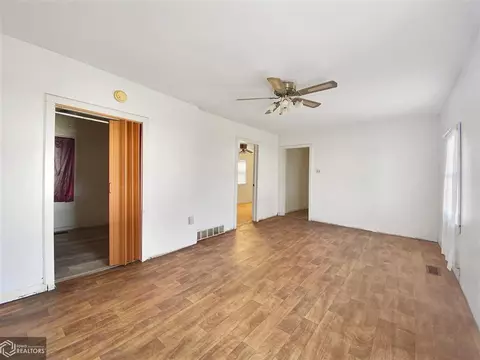 121 6th St NW, Hampton, IA 50441 photo 3
