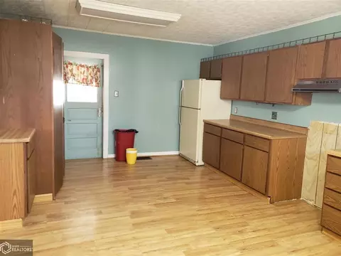 111 E Walnut St, Eldon, IA 52554 photo 9