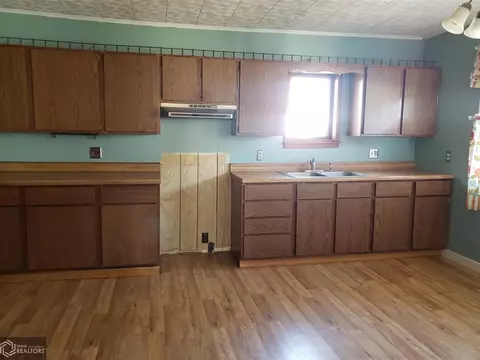 111 E Walnut St, Eldon, IA 52554 photo 7