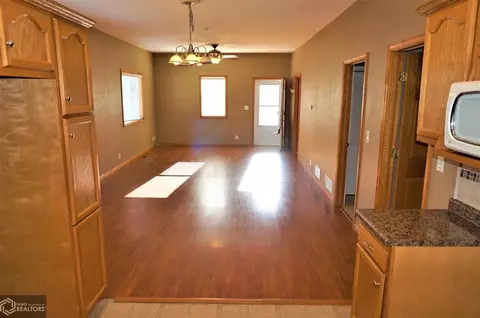 519 E Bluff St, Carroll, IA 51401 photo 7