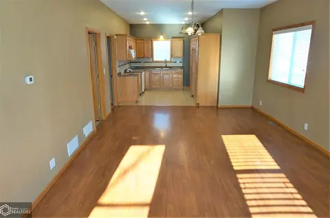 519 E Bluff St, Carroll, IA 51401 photo 5