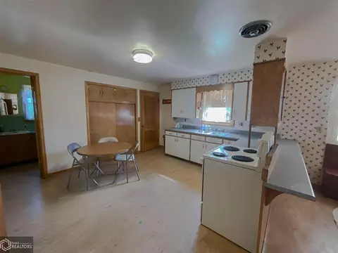 312 1st St, Hansell, IA 50441 photo 3