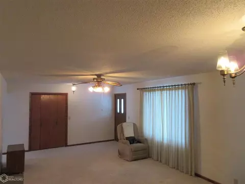 515 Standring St, Corwith, IA 50430 photo 9