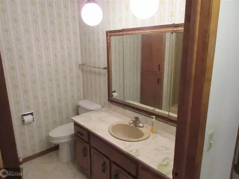 515 Standring St, Corwith, IA 50430 photo 10