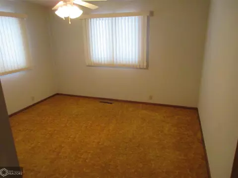 515 Standring St, Corwith, IA 50430 photo 17