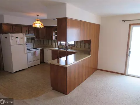 515 Standring St, Corwith, IA 50430 photo 4