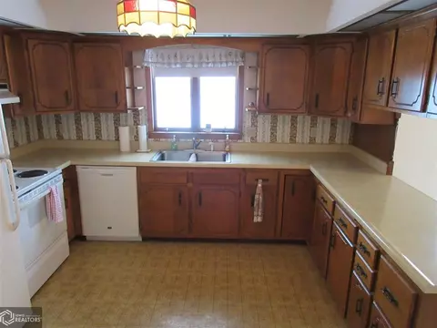 515 Standring St, Corwith, IA 50430 photo 2