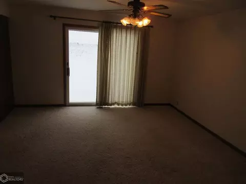 515 Standring St, Corwith, IA 50430 photo 8