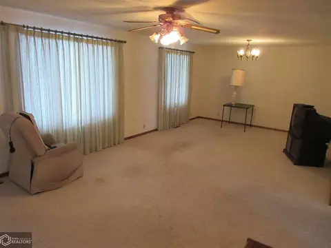 515 Standring St, Corwith, IA 50430 photo 7