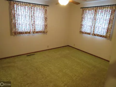 515 Standring St, Corwith, IA 50430 photo 13