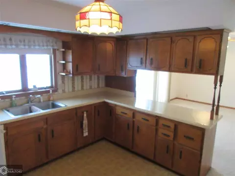 515 Standring St, Corwith, IA 50430 photo 3