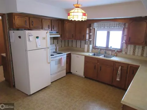 515 Standring St, Corwith, IA 50430 photo 5