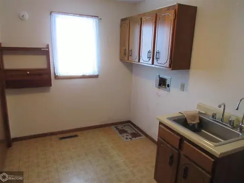 515 Standring St, Corwith, IA 50430 photo 19
