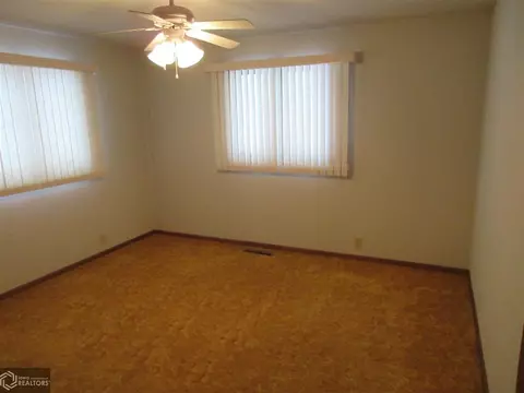 515 Standring St, Corwith, IA 50430 photo 12