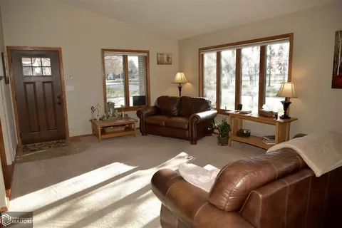 321 6th St SE, Hampton, IA 50441 photo 2
