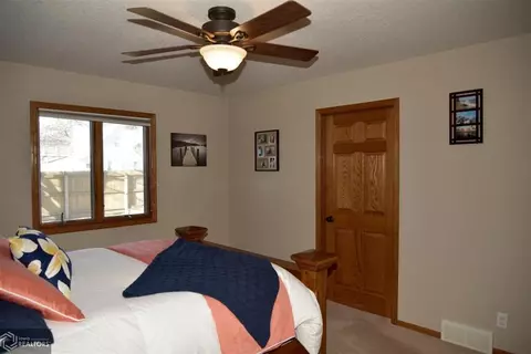 321 6th St SE, Hampton, IA 50441 photo 9