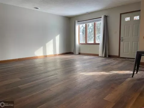403 E Harsh St, Creston, IA 50801 photo 2