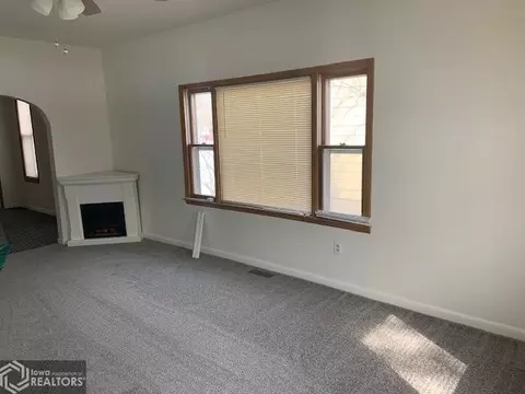 113 E Walnut St, Eldon, IA 52554 photo 6
