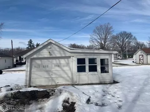 113 E Walnut St, Eldon, IA 52554 photo 3