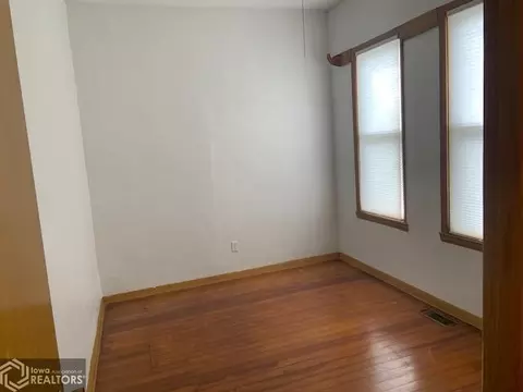 113 E Walnut St, Eldon, IA 52554 photo 11