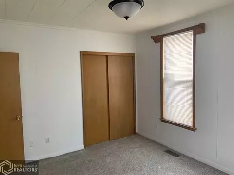 113 E Walnut St, Eldon, IA 52554 photo 12