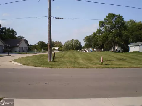 5 Armory Ln, Hampton, IA 50441
