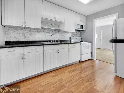 1028 3rd St NW, Hampton, IA 50441 photo 2