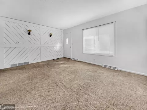 1028 3rd St NW, Hampton, IA 50441 photo 5