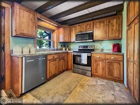 105 Spring Creek Ln, Hampton, IA 50441 photo 3