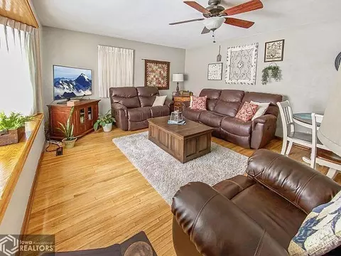 526 7th Ave NE, Hampton, IA 50441 photo 9