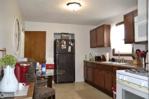 103 2nd St, Garwin, IA 50632 photo 3