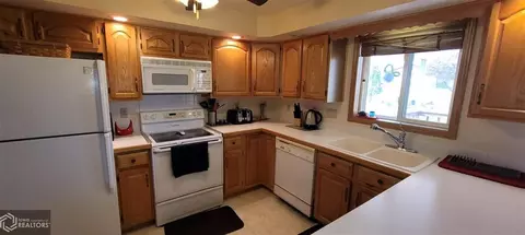 927 E Cross St, Centerville, IA 52544 photo 7
