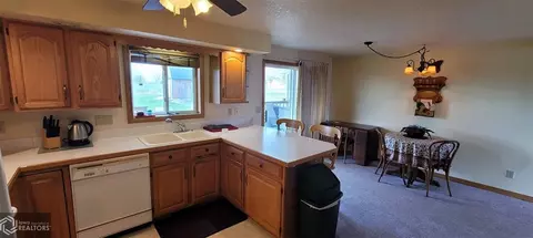 927 E Cross St, Centerville, IA 52544 photo 8