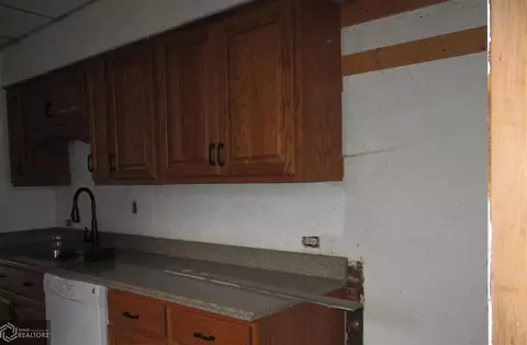 801 E State St, Centerville, IA 52544 photo 2