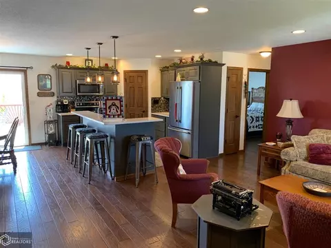 295 E Cardinal St, Garner, IA 50438 photo 4