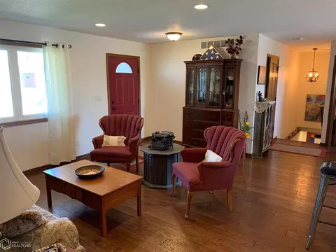 295 E Cardinal St, Garner, IA 50438 photo 6