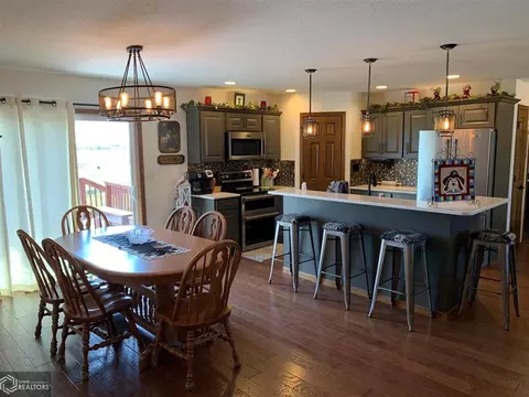 295 E Cardinal St, Garner, IA 50438 photo 3
