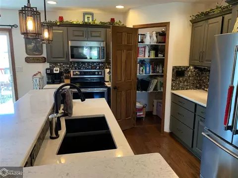 295 E Cardinal St, Garner, IA 50438 photo 9