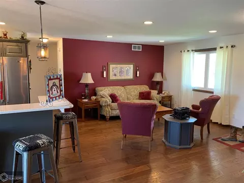295 E Cardinal St, Garner, IA 50438 photo 7